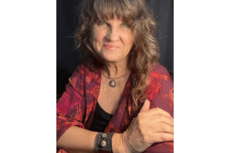 Linda Hamilton min 768x512